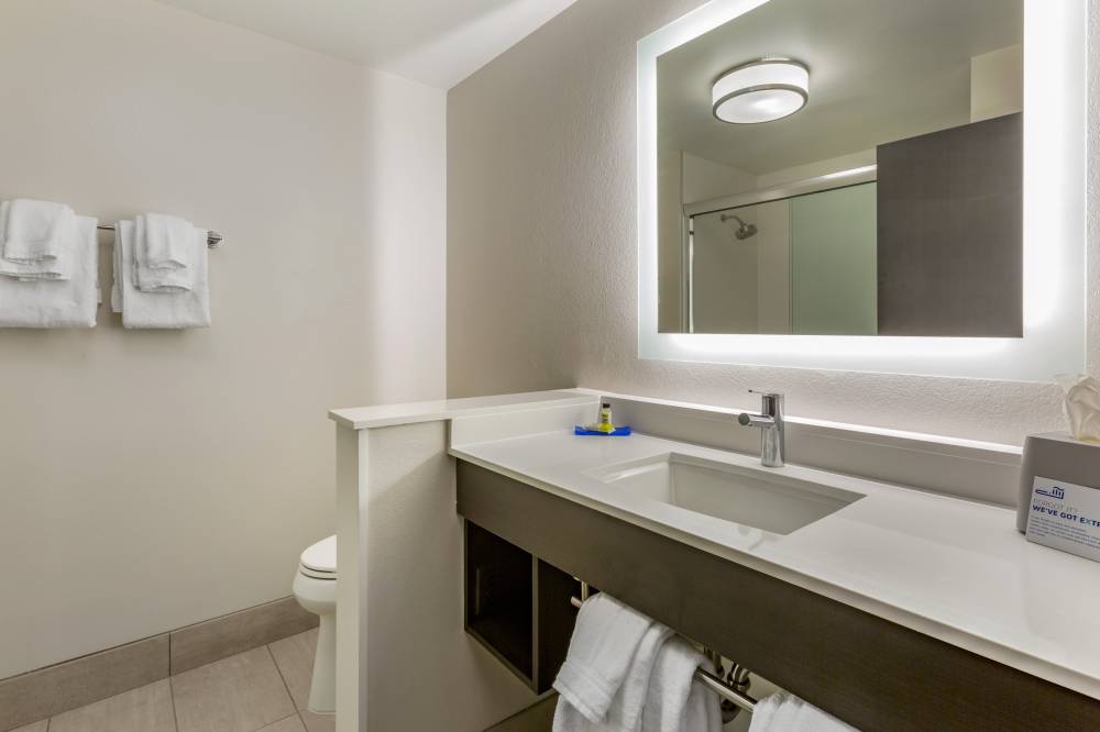 Holiday Inn Exp Stes Dwtn State Capitol 2