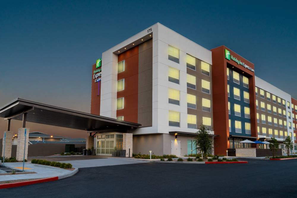 Holiday Inn Exp Stes E Tropicana By Ihg 1