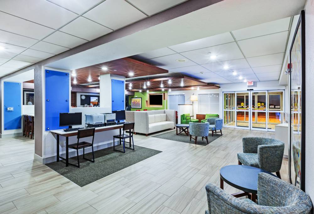 Holiday Inn Exp Stes Lewisvill 6