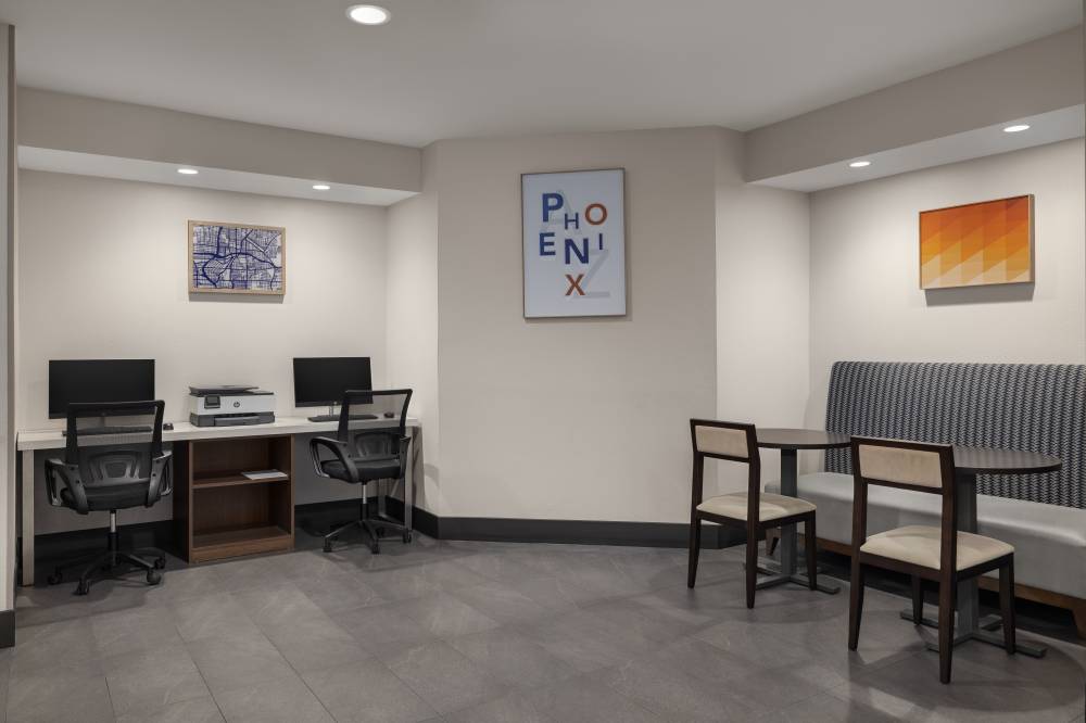 Holiday Inn Exp Stes Midtown By Ihg 8