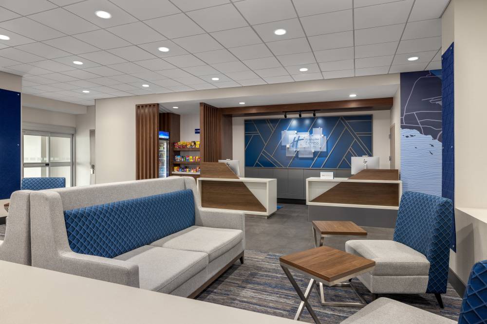 Holiday Inn Exp Stes Midtown By Ihg 6