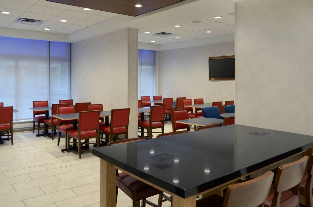 Holiday Inn Express Downtown 7