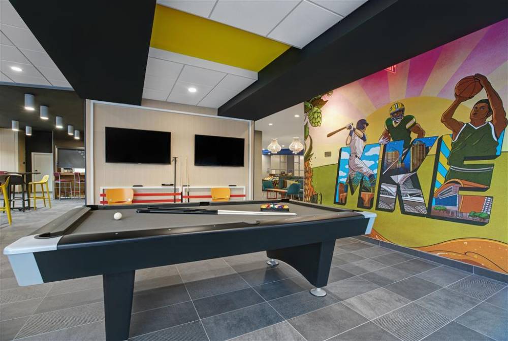 Home2 Suites By Hilton Milwaukee Downtown 2