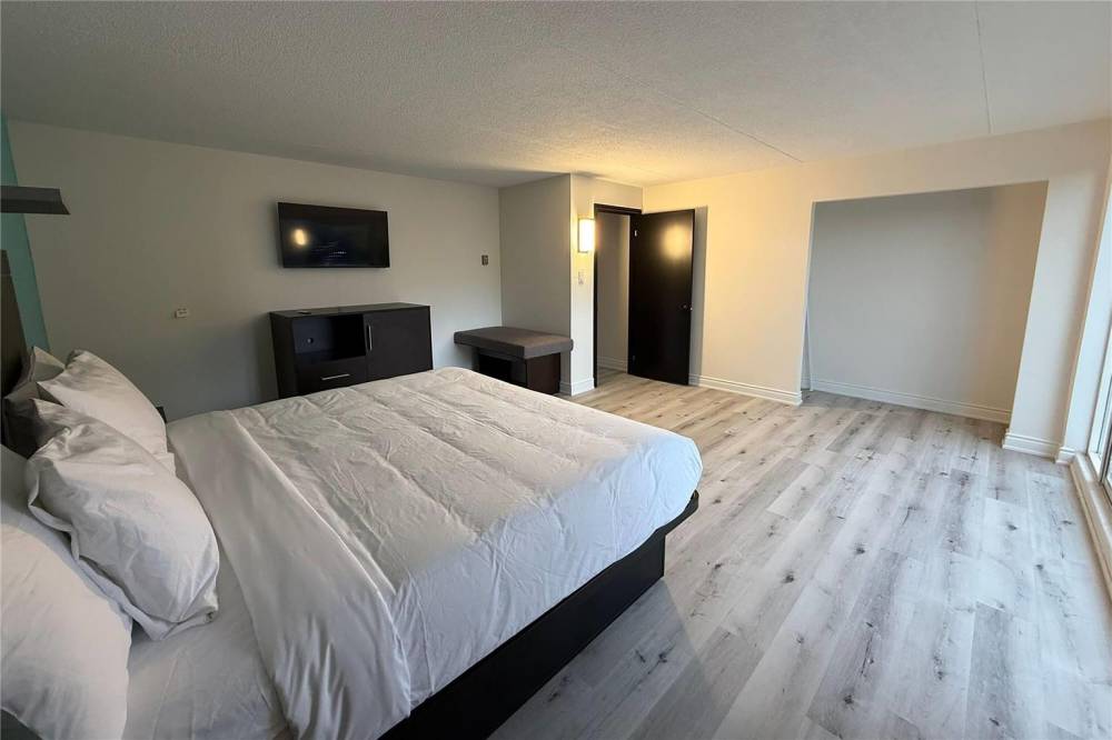 Howard Johnson By Wyndham Brampton 3