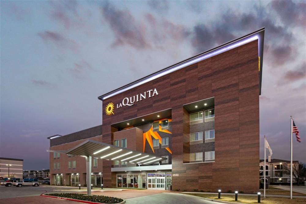 La Quinta Dfw West Glade Parks 1