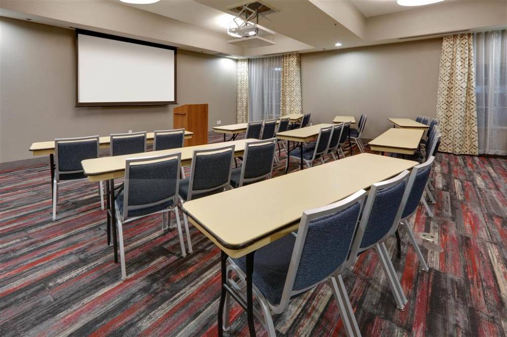 La Quinta Inn & Suites By Wyndham Dallas Love Field 2
