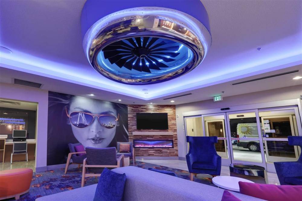 La Quinta Inn & Suites By Wyndham Dallas Love Field 3