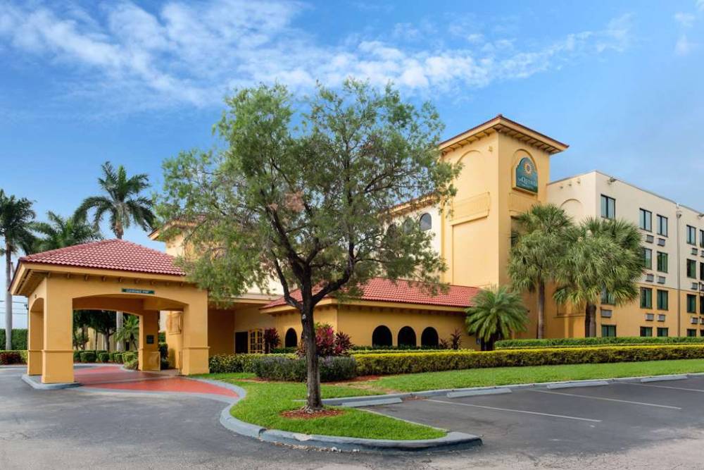 La Quinta Inn & Suites By Wyndham Ft Lauderdale Cypress Cr 2