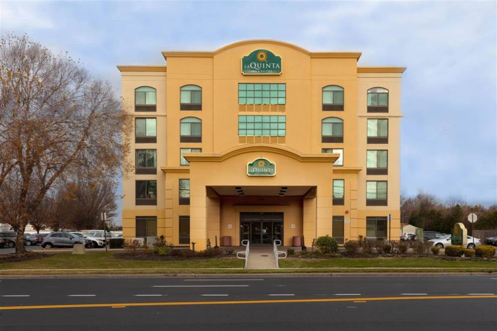 La Quinta Inn & Suites By Wyndham Garden City