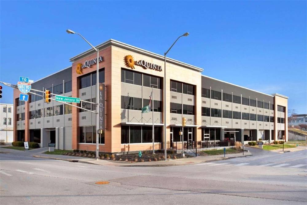 La Quinta Inn & Suites By Wyndham Indianapolis Downtown 1