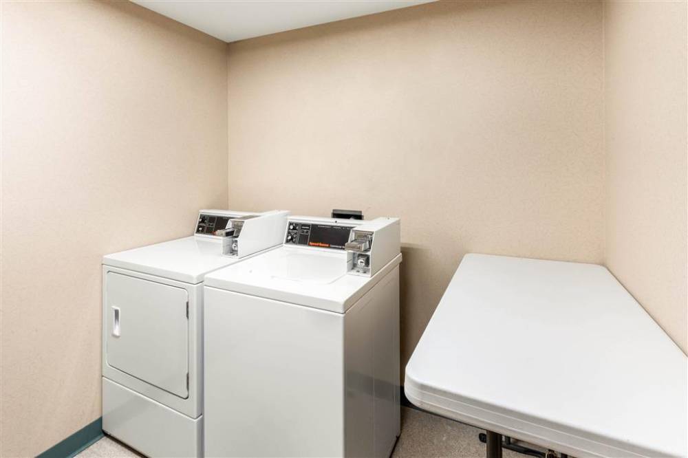 La Quinta Inn & Suites By Wyndham Madison American Center 7