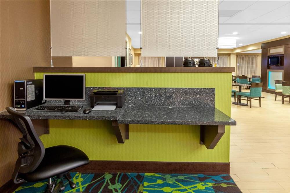 La Quinta Inn & Suites By Wyndham Midland North 7