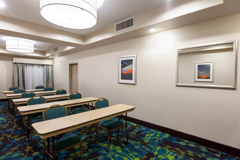 La Quinta Inn & Suites By Wyndham Midland North 3