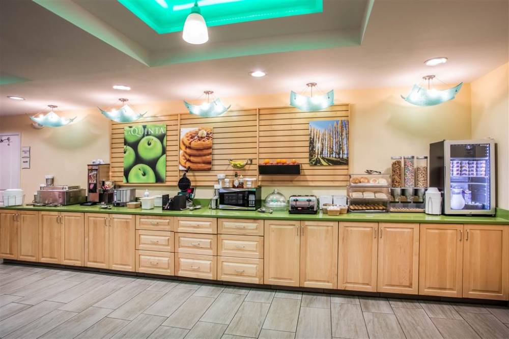 La Quinta Inn & Suites By Wyndham Rochester Mayo Clinic S 4