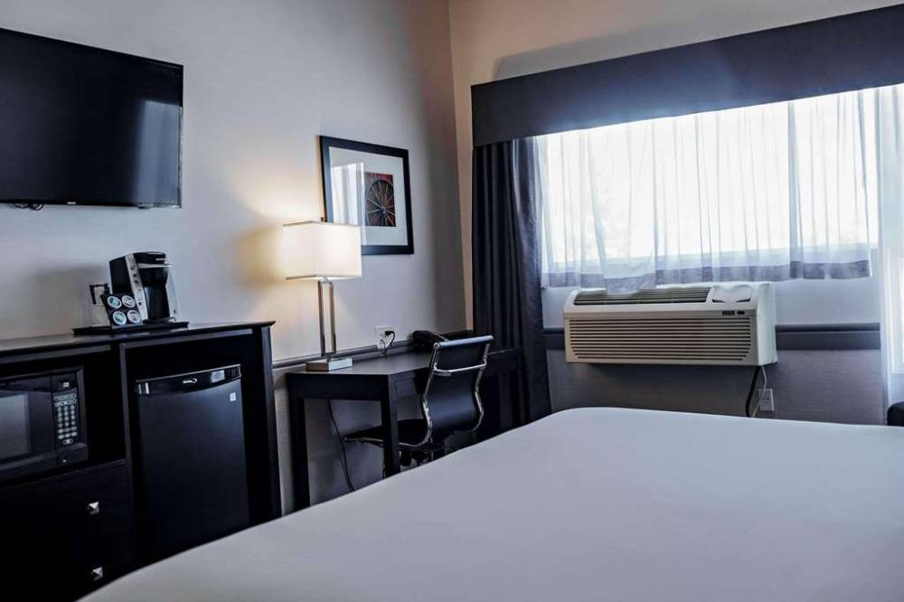 Park Inn By Radisson Edmonton Airport 8