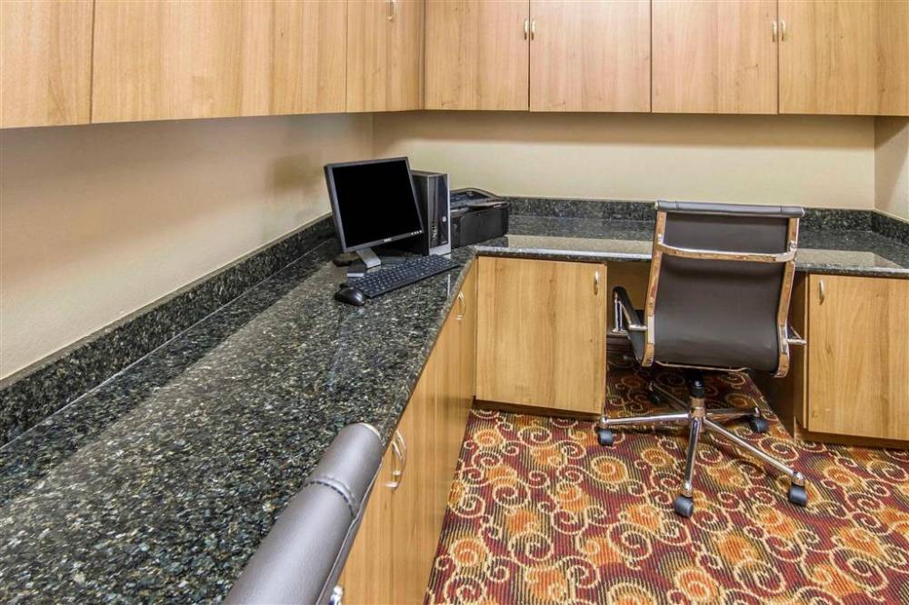 Quality Inn And Suites I-35 E/walnut Hil 3