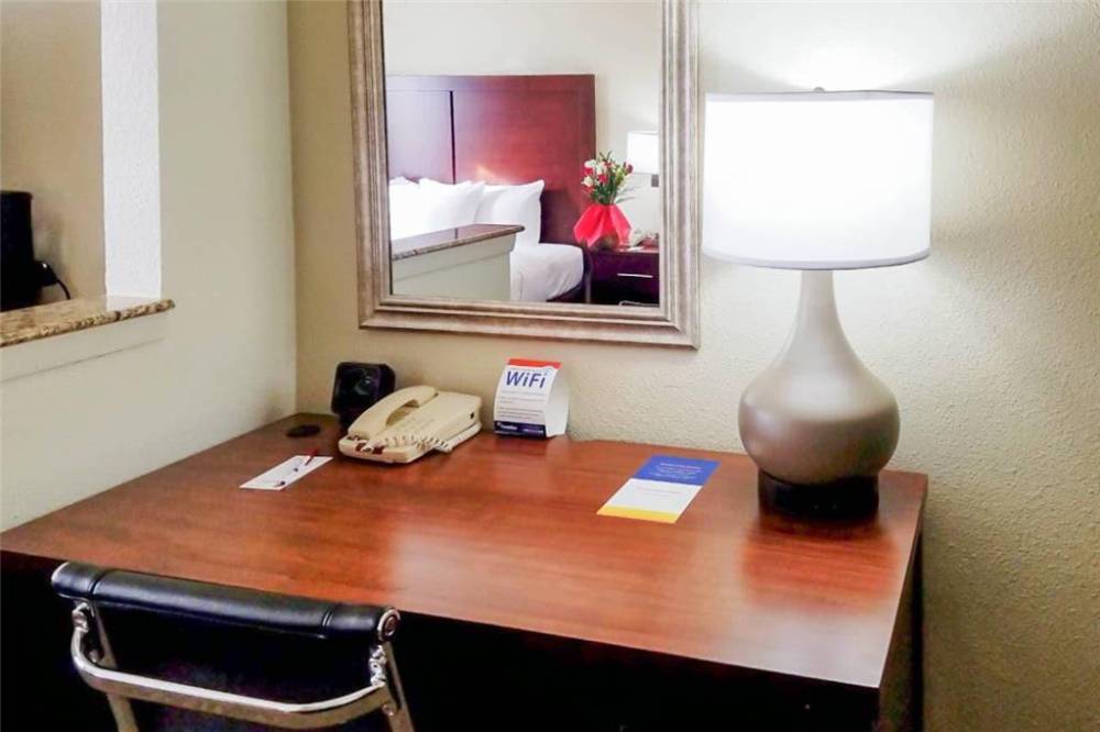 Quality Suites Irving-las Colinas 10