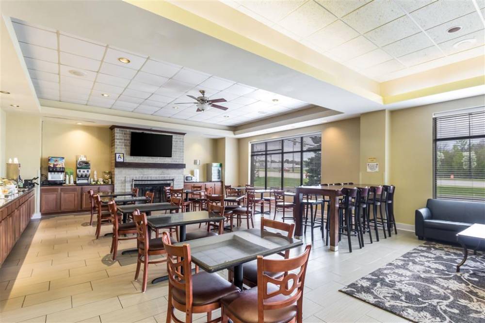 Quality Suites Milwaukee Airport 7