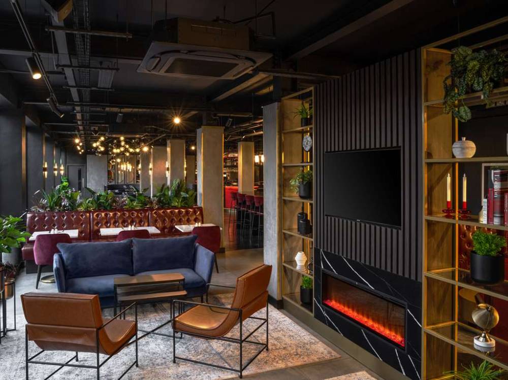Radisson Red Gatwick Airport 7