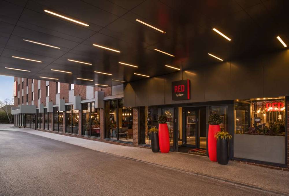 Radisson Red Gatwick Airport 4
