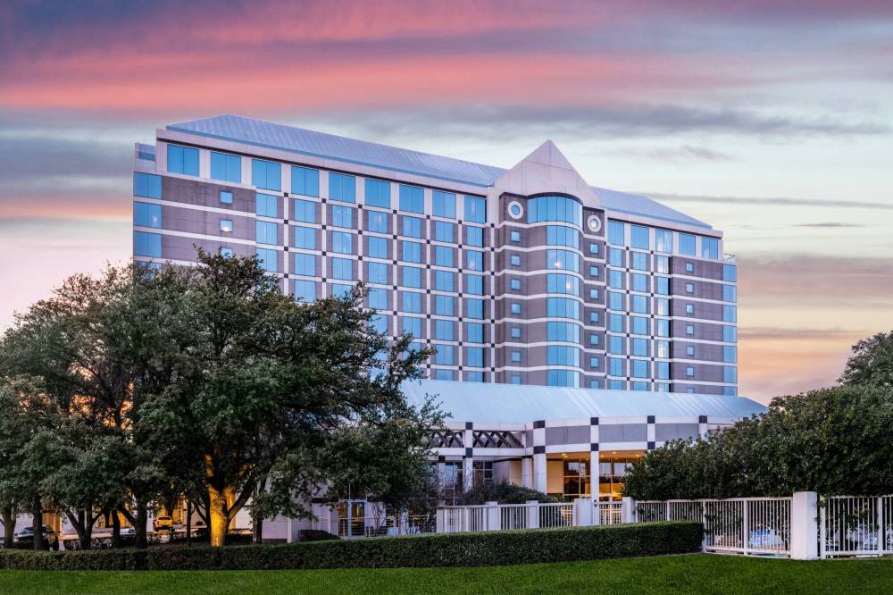 Exterior of Renaissance Dallas North Hotel