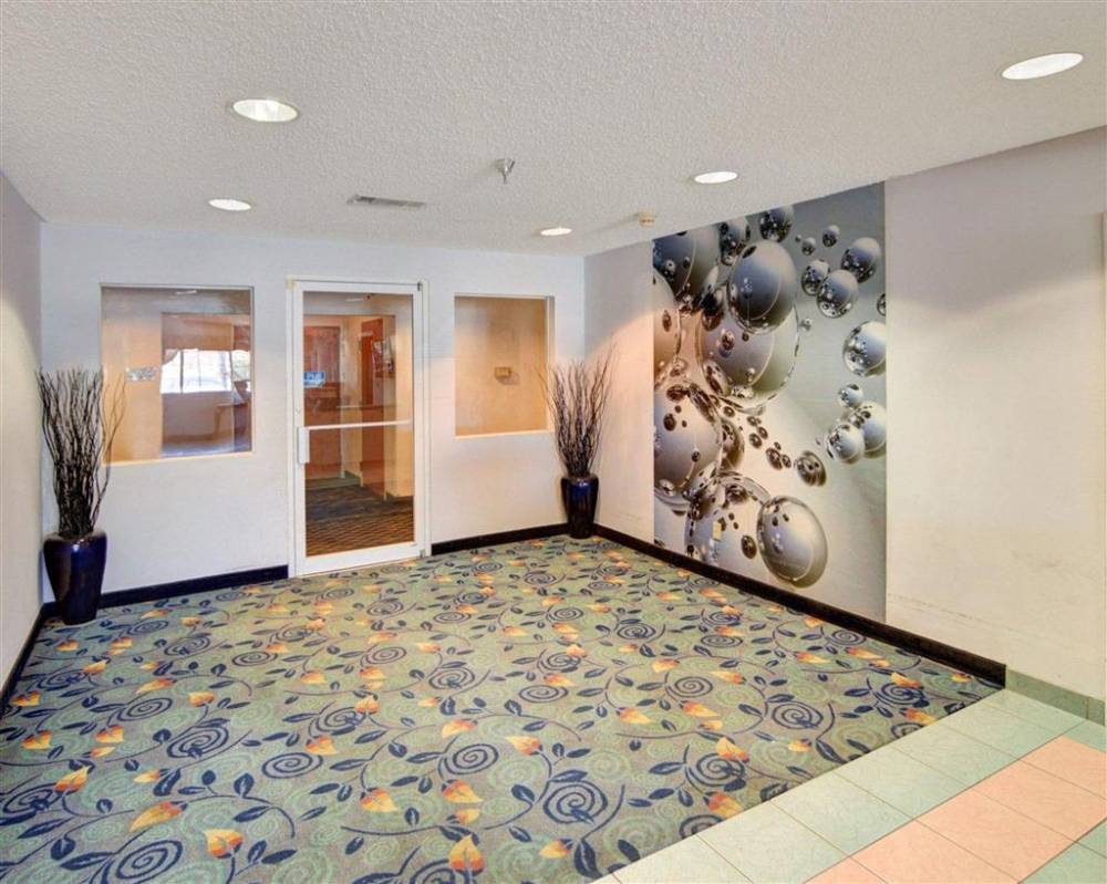 Rodeway Inn And Suites Lewisville I-35 5