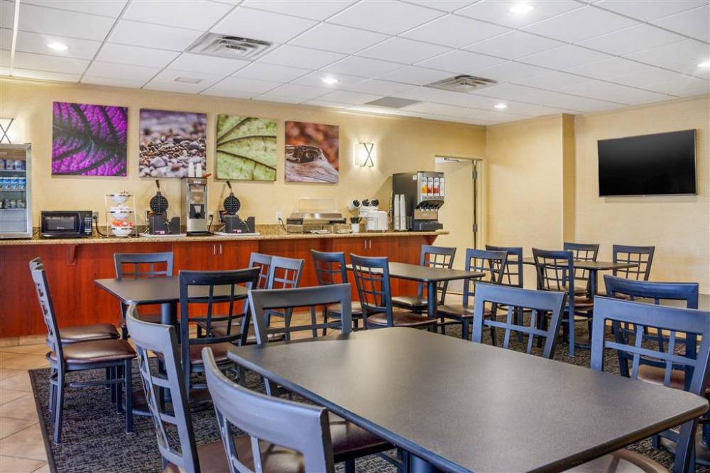 Sleep Inn & Suites Airport 10