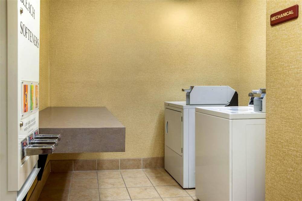 Sleep Inn & Suites Airport 9
