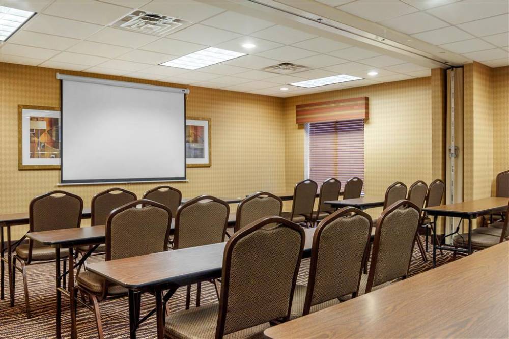 Sleep Inn & Suites Airport 5
