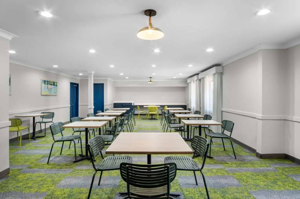 Spark By Hilton Grapevine Dfw North 2