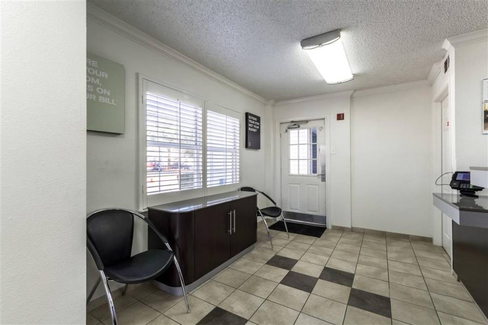 Studio 6 Dallas Northwest 2