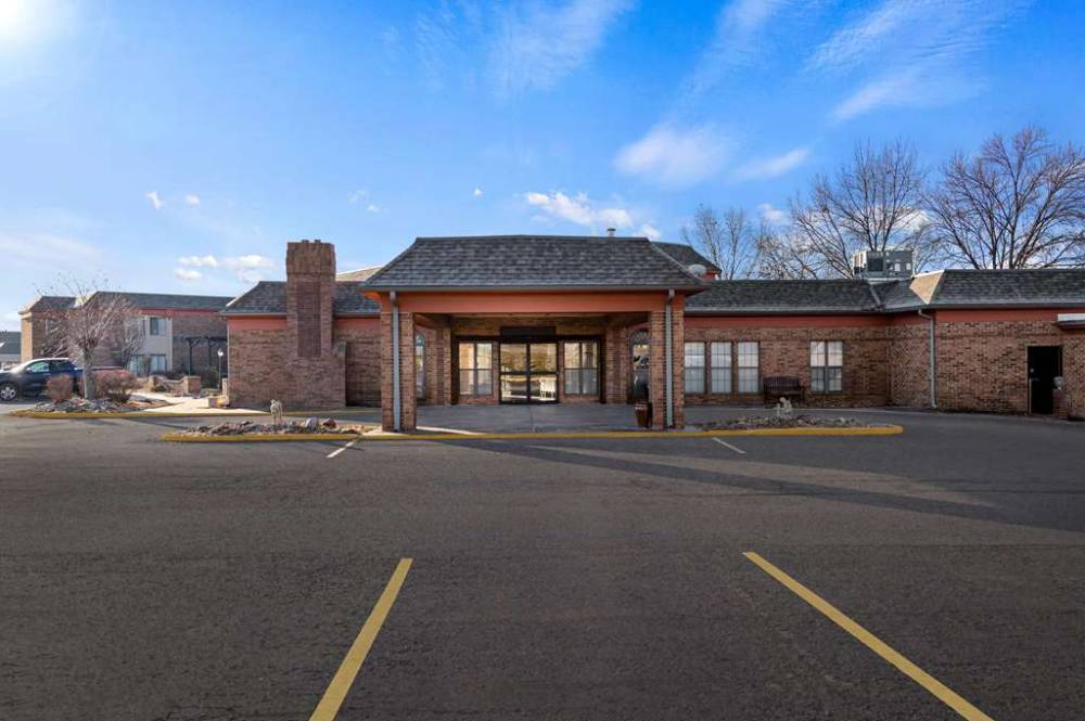 Suburban Studios Kansas City Airport North 2
