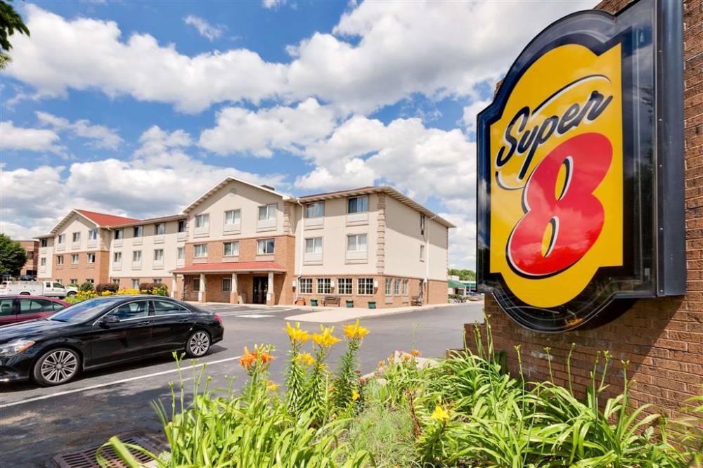 Super 8 By Wyndham Akron S/green/uniontown Oh