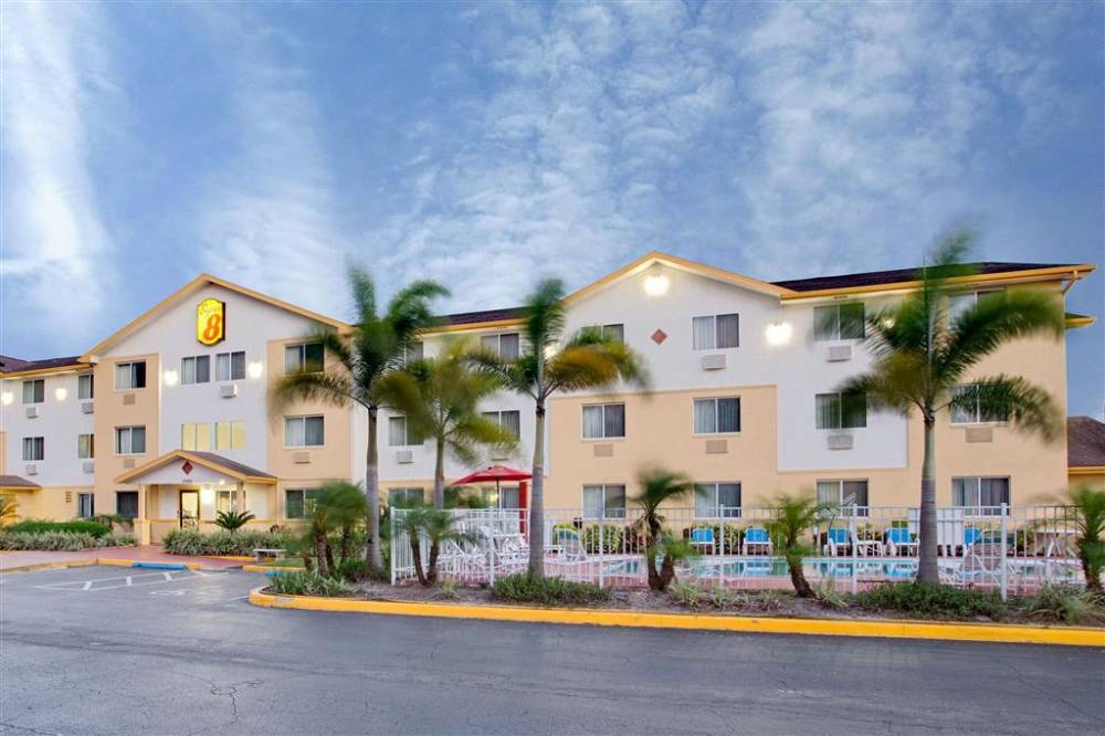 Super 8 By Wyndham Clearwater/st. Petersburg Airport 1
