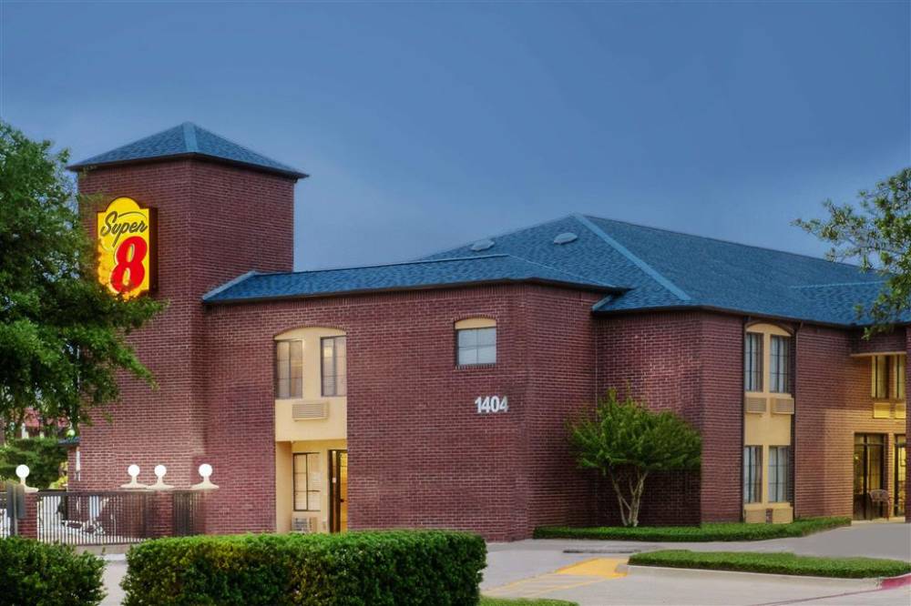 Super 8 By Wyndham Farmers Branch/north Dallas 1