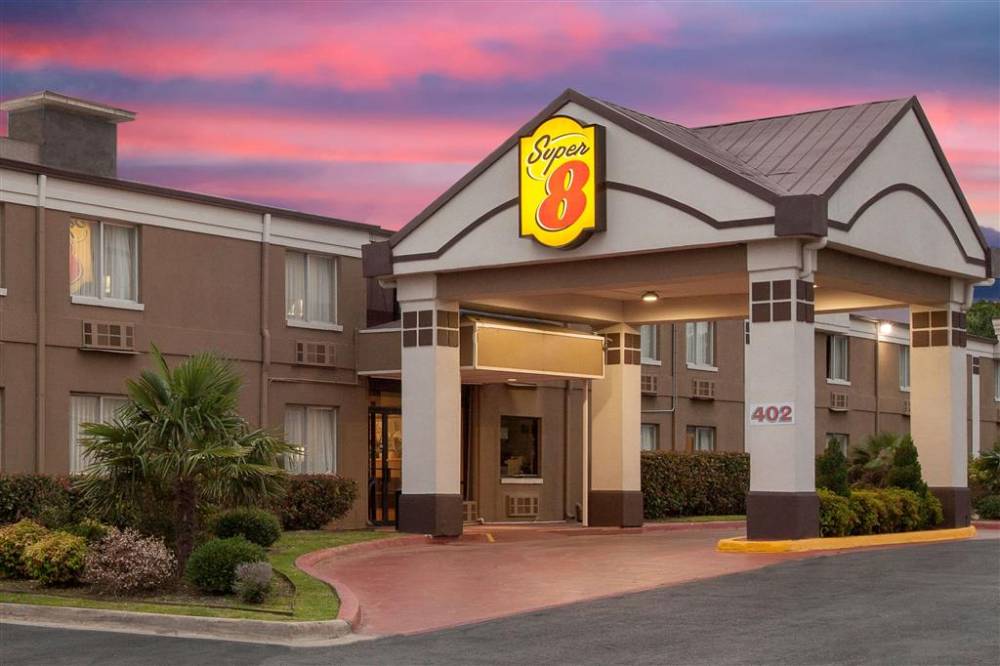 Super 8 By Wyndham Grand Prairie North 1