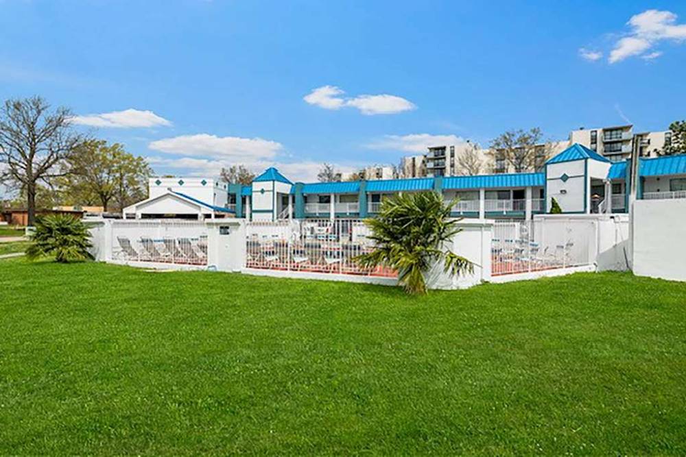 Super 8 By Wyndham Portsmouth - Norfolk