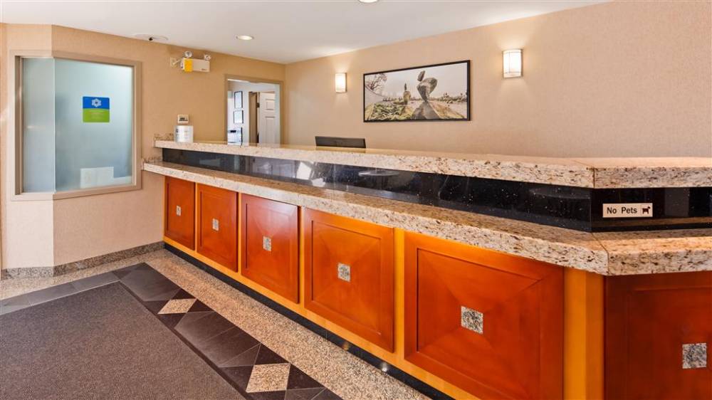 Surestay Hotel By Best Western North Vancouver Capilano 2