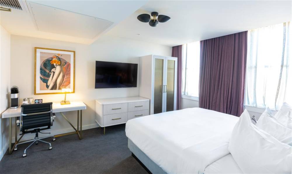 The Kelly Birmingham  Tapestry Collection By Hilton 7