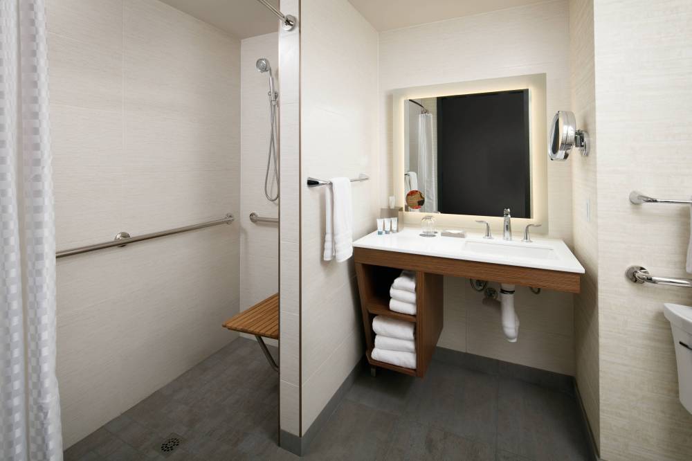 The Westin Milwaukee 4