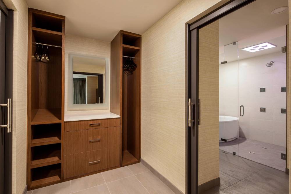 The Westin Milwaukee 6