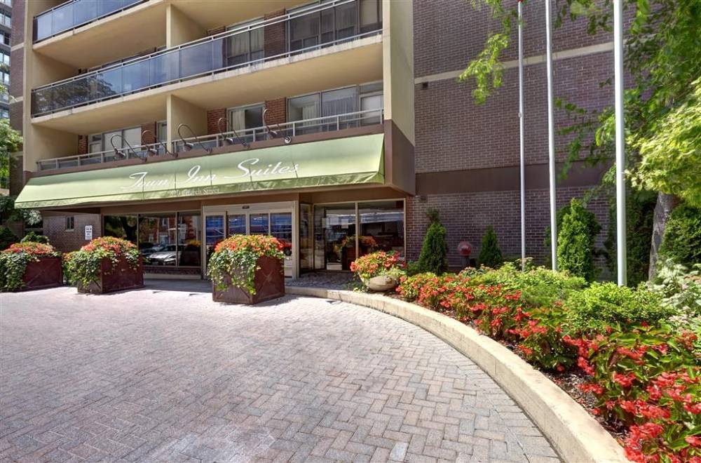 Town Inn Suites 10