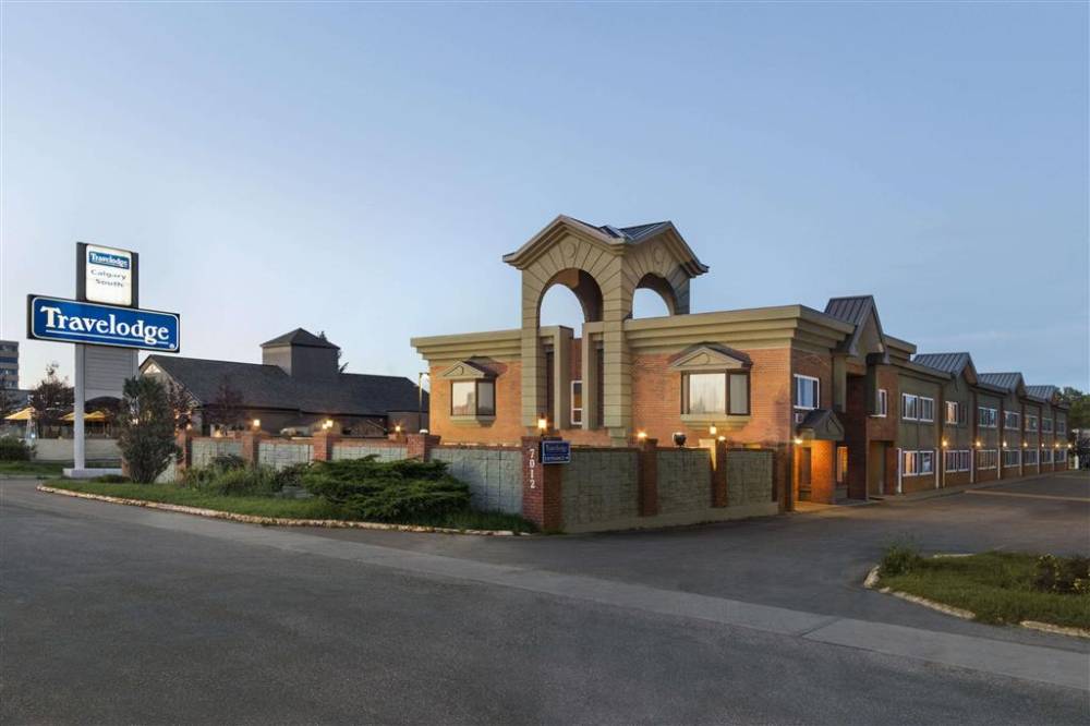 Travelodge By Wyndham Calgary South 1