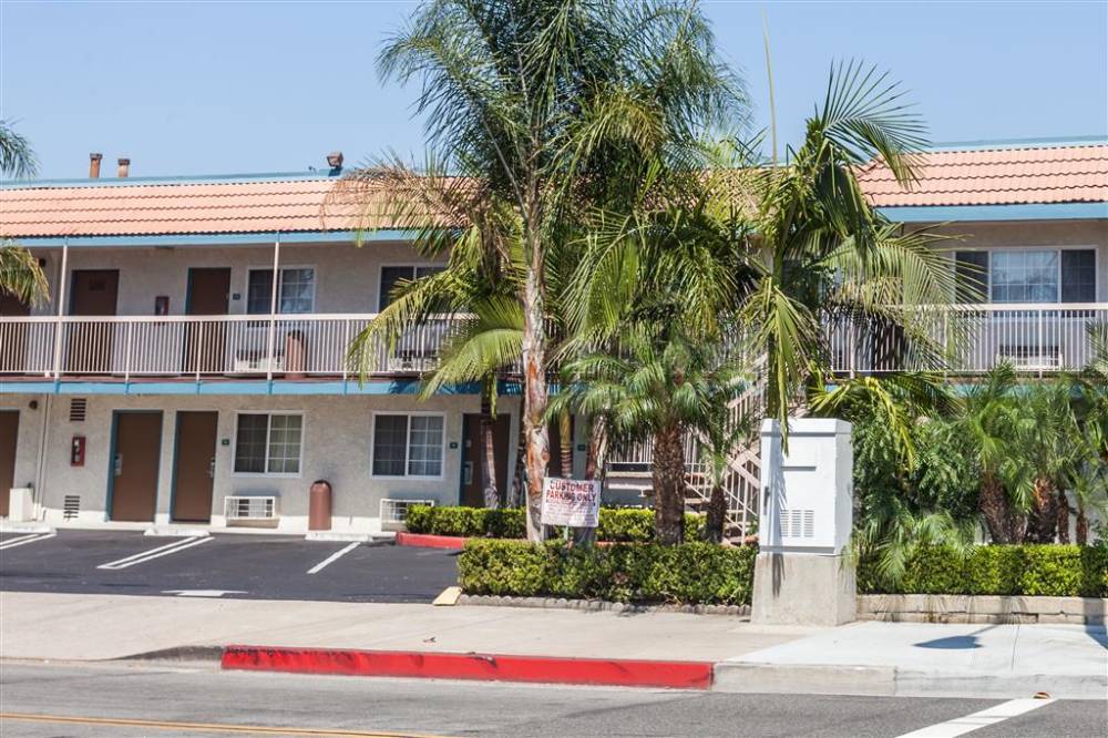 Travelodge By Wyndham Fullerton Near Anaheim 1